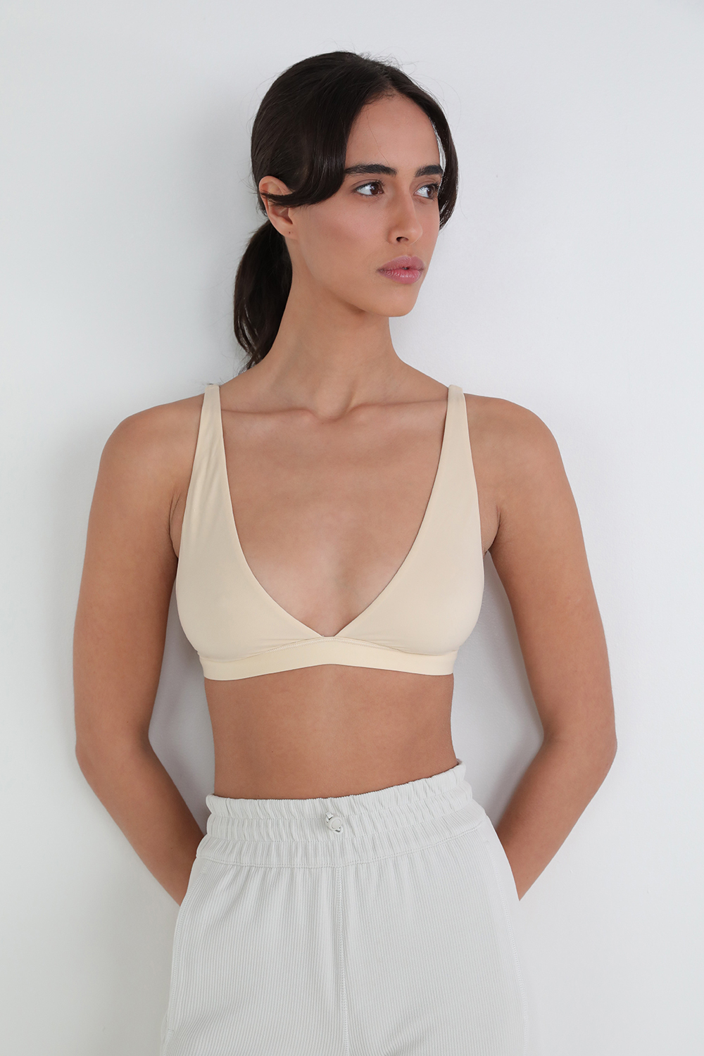 תמונת כל הלוק של Wundermost Ultra-Soft Nulu Triangle Bralette